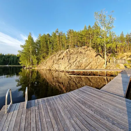 Lakeside In Apartment *